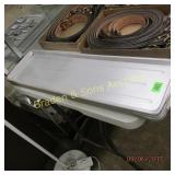 GROUP OF 4 ALUMINUM COOKIE SHEETS