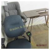 GROUP OF 2 OFFICE CHAIRS AND ONE FOLDING DESK