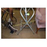 FOLDING SADDLE STAND