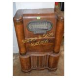 VINTAGE RCA VICTOR RADIO