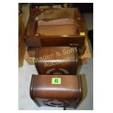 GROUP OF 2 VINTAGE SPEAKERS AND 2 WOODEN