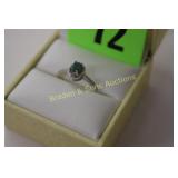 LADIES STERLING SILVER RING WITH EMERALD