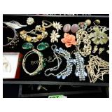 TRAY OF ASSTD COSTUME JEWELRY