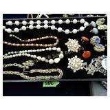 TRAY OF ASSTD COSTUME JEWELRY