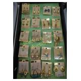 GROUP OF 40 LADIES EARRINGS AND NECKLACES