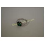 LADIES STERLING SILVER RING WITH EMERALD