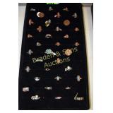 GROU OF 36 MENS AND WOMENS RINGS