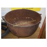 20" WIDE CAST IRON POT