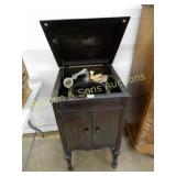 VINTAGE SILVERTONE VICTROLA