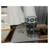 GROUP OF 2 TABLE LAMPS AND 1 UMBRELLA HOLDER