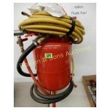 LIKE NEW CENTRALPNEUMATIC 20 LB ABRASIVE BLASTER