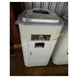 VINTAGE WESTINGHOUSE ROASTER ON STAND