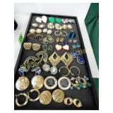 TRAY OF ASSTD COSTUME JEWELRY