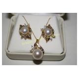 LADIES 10K GOLD DIAMOND AND PEARL NECKLACE WITH