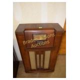 ANTIQUE MANTOLA INTERNATIONAL SHORTWAVE RADIO