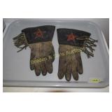 VINTAGE LADIES RED STAR RIDING GLOVES.