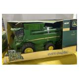 John Deere S670 Big Farm Combine, Boxed