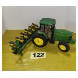 John Deere 7600 Die Cast Model Tractor, 1/16 scale