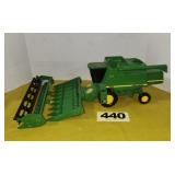 JD 9510 Combine w/2 Headers, 1/16 scale, die cast,