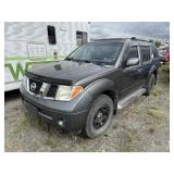 2005 Nissan Pathfinder XE