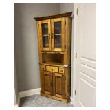 Corner cabinet