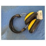 Noise canceling headphones
