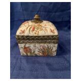 Oriental style porcelain box