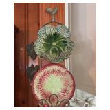 Plate hanger with plates