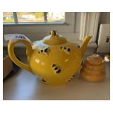 Teapot and honey jar