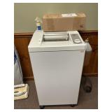 DESTROYIT 2604 CC Cross Cut Paper Shredder with Oi