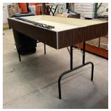 Folding table