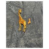 Giraffe pins
