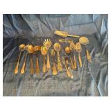 Flatware serving pieces