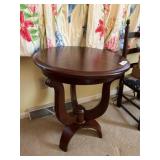 Round accent table