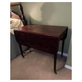 Drop leaf table
