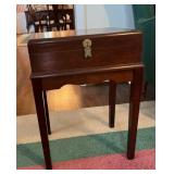 Accent table