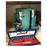 Tool carry and ratchet set