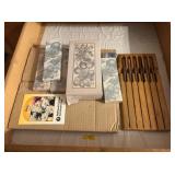 Steak knives & decorative spoons