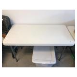 Folding table
