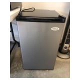 Chefmate  mini refrigerator
