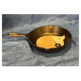 Cast iron pan