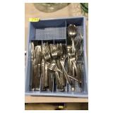 FLATWARE SET
