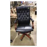 WOOD & LEATHER UPHOLSTERED EXECUTIVE OFFICE CHAIR