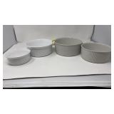 2 VILLEROY & BOCH BOWLS AND 2 CORNING WARE BOWLS