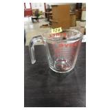 PYREX 2 CUP GLASS MEASURING CUP