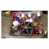 FLAT OF VNTG. CHRISTMAS ORNAMENTS