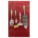 4 STIEFF PURITAN FLAT TABLE ARTICLES, 5.291OZT