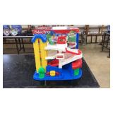 FISHER-PRICE LITTLE PEOPLE GARAGE, IN OG BOX
