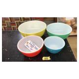 SET OF 4 PYREX PRIMARY COLOR NESTING BOWLS