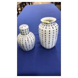 2 CHINESE BLUE&WHITE PORCELAIN TABLE ARTICLES